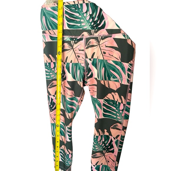 Nike Dri-Fit Women’s size Medium leggings/Yoga pants/floral/athletic wear - Picture 5 of 8
